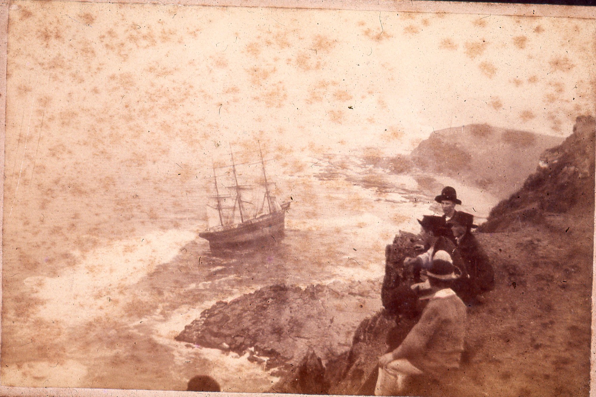 Wreck of the Susan Gilmore, 1884. Unattributed photograph of the Wreck of the Susan Gilmore (Slide C917-0504 in the John Turner Collection University of Newcastle) Could this be taken by George Freeman?
