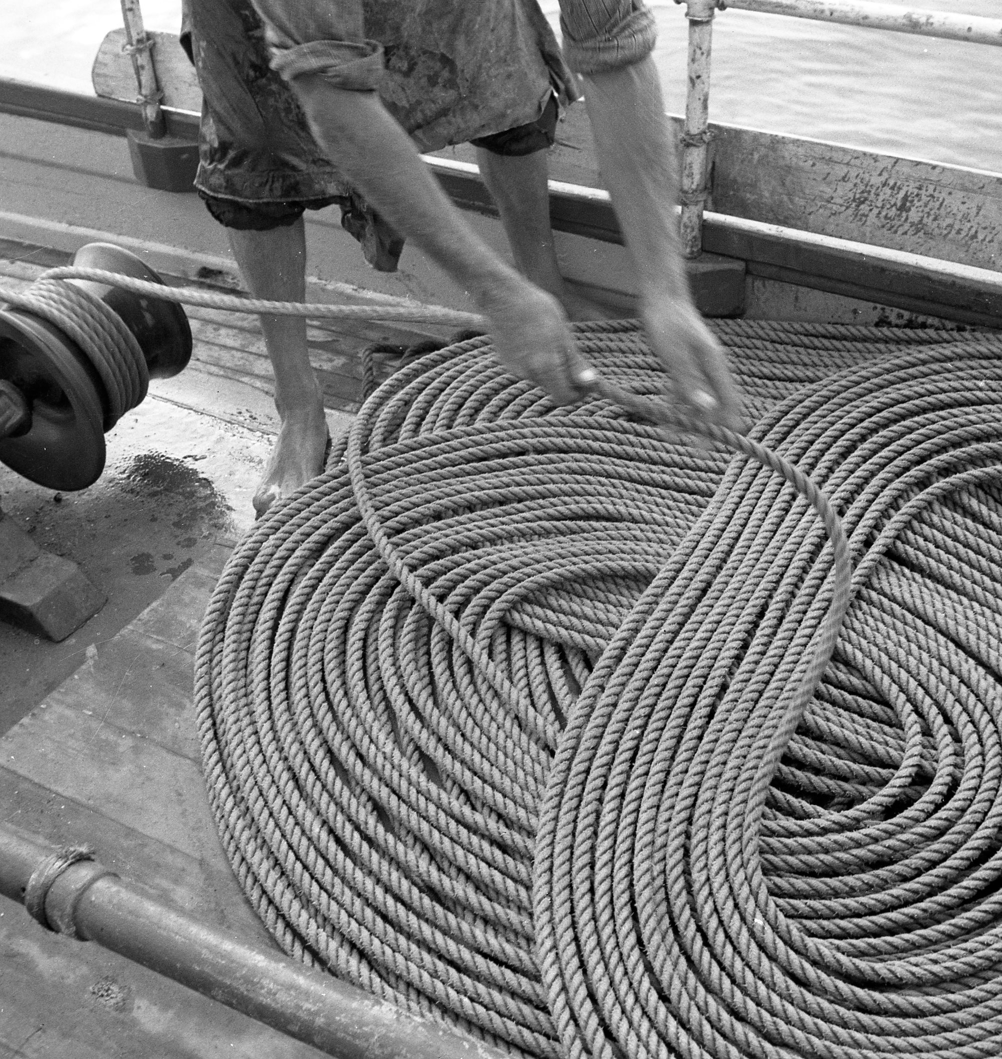 Rope pattern - coiling ropes by hand on a trawler off Port Stephens ...
