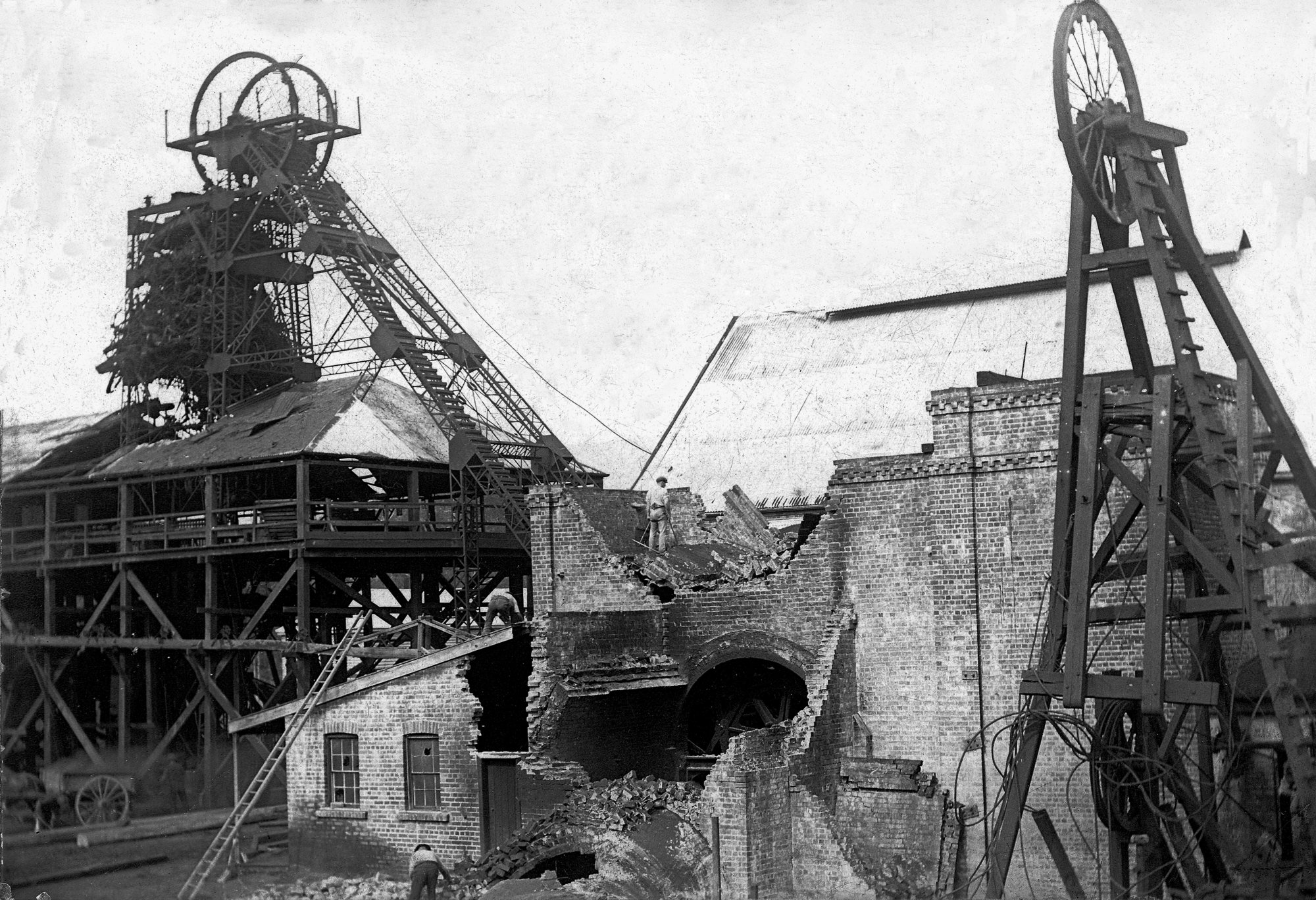 Mine explosion, West Wallsend-Killingworth Colliery, Killingworth, NSW ...