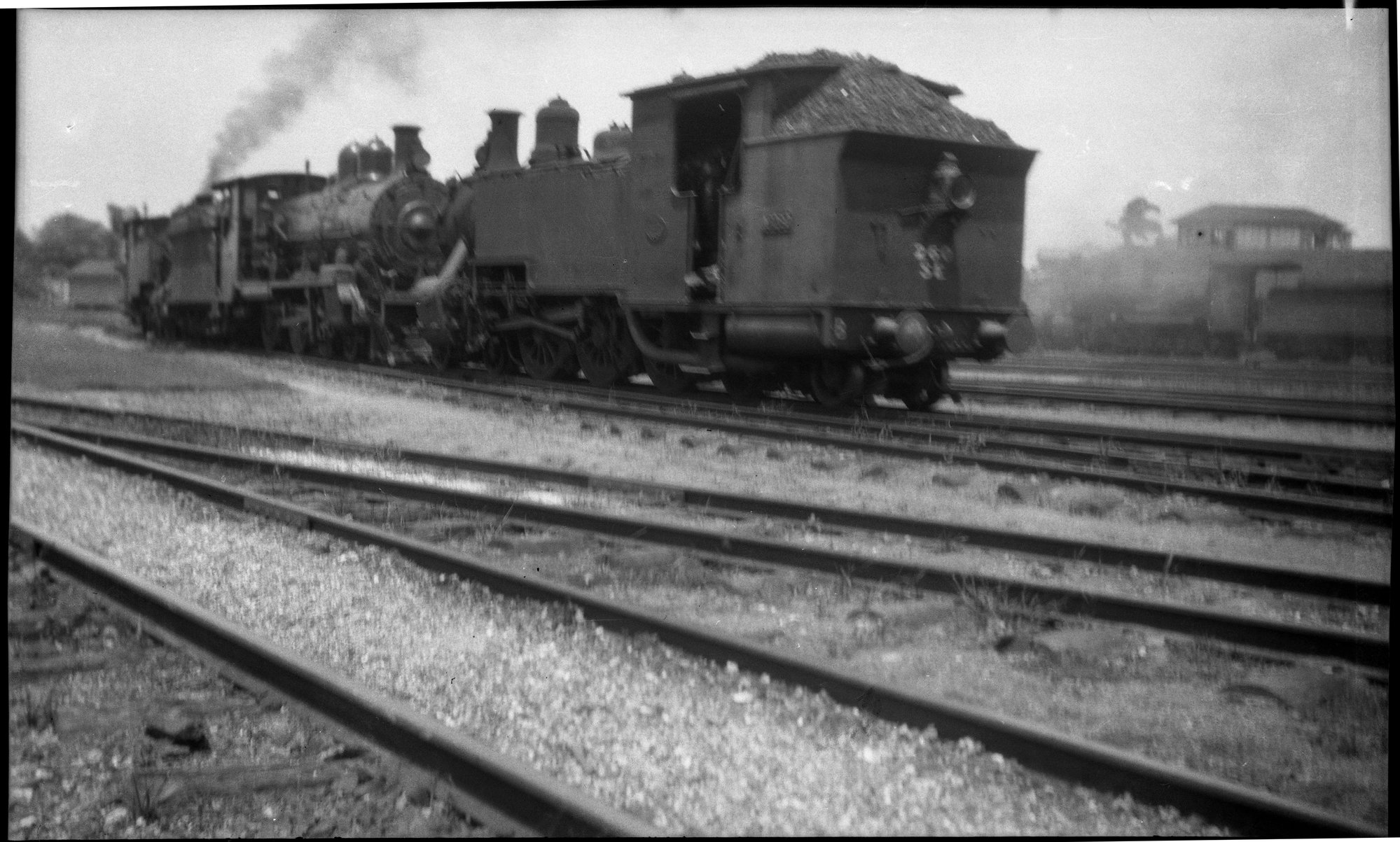 QGR, D-17 Class, coupled to a B18 1/4 and another D17, Mayne Locomotive ...