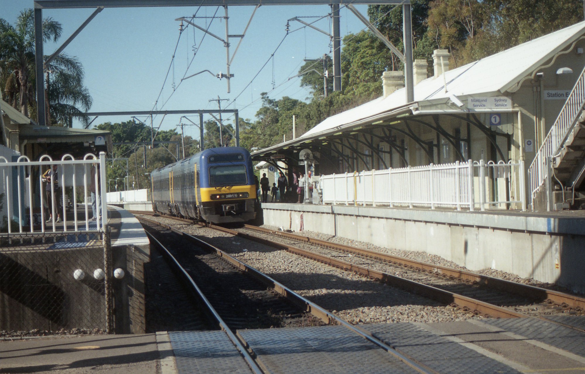 Hamilton Station with an Endeavour set pulling into the platform ...