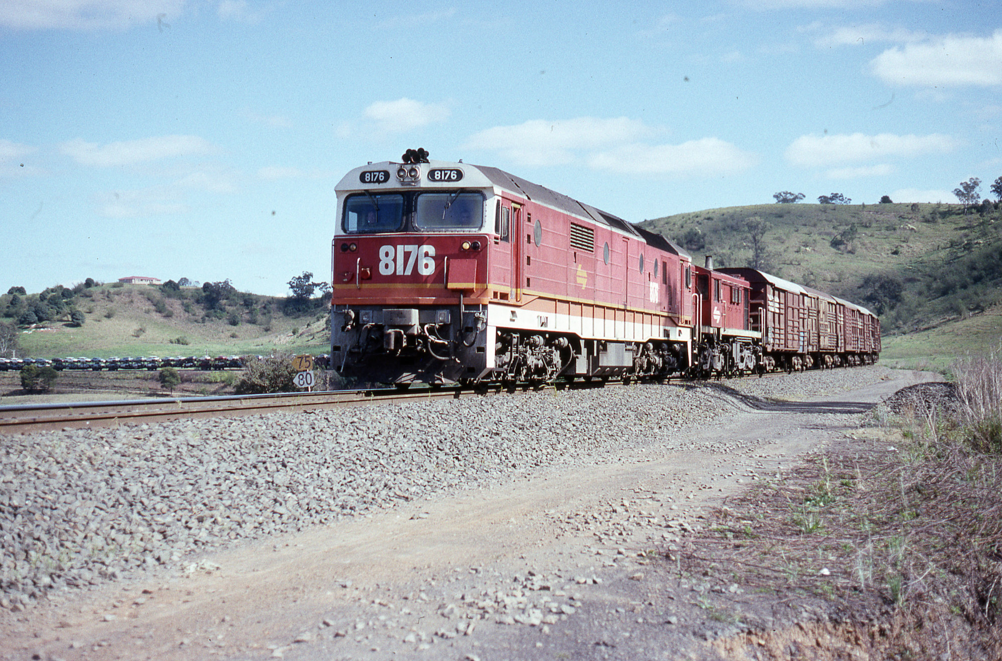 8176 and 48 Class, express freight, Maldon, NSW, 28 September 1989 ...