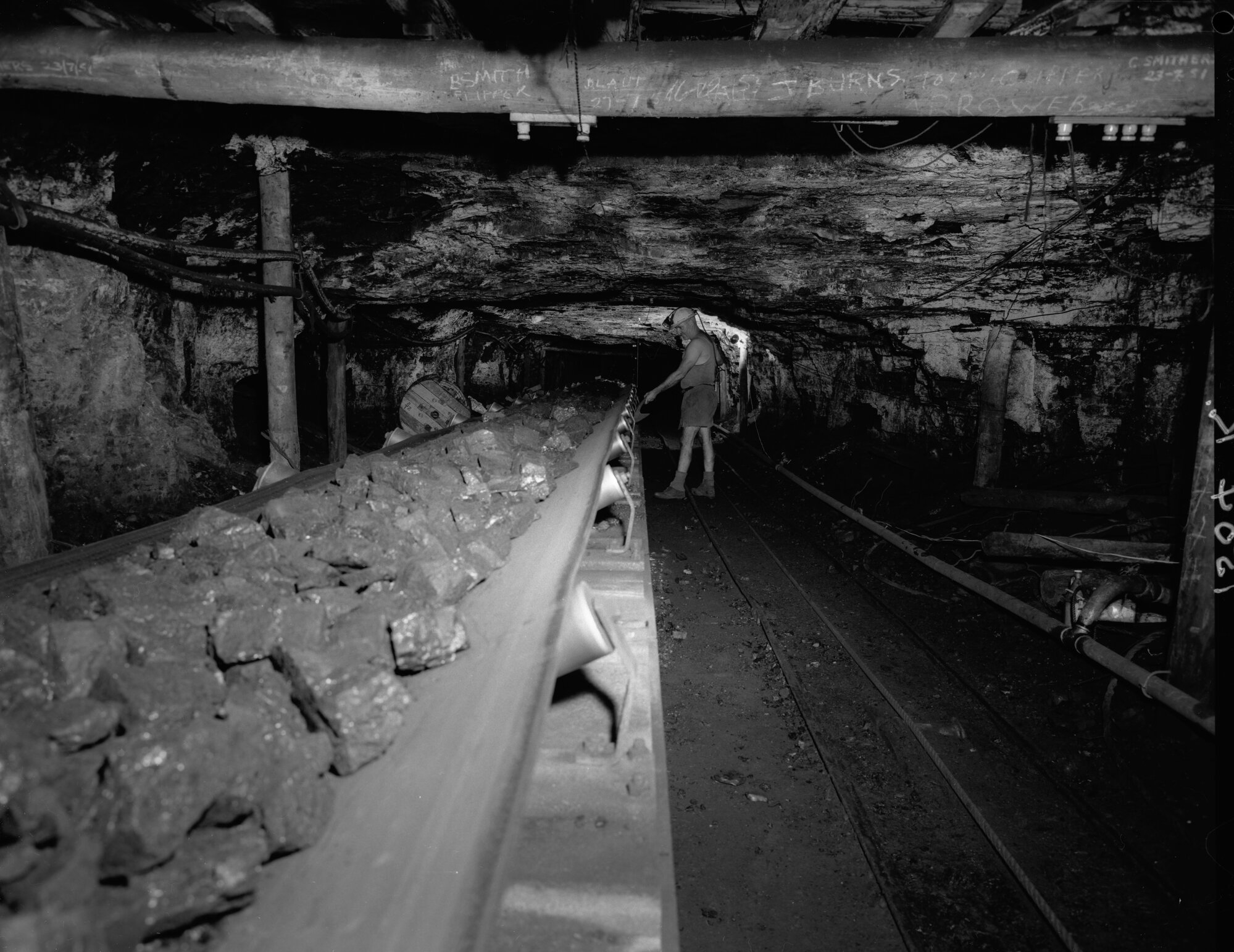Aberdare Central Colliery, miner and conveyor belt, Kitchener, NSW ...