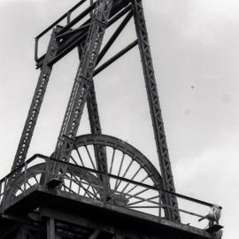 Poppet head, detail, Hebburn No 2 Colliery, Kurri Kurri, NSW, April 1980