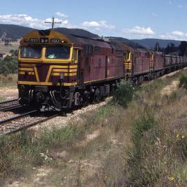 8013 and two 80 Classes, coal train, Marrangaroo, NSW, 25 January 1988