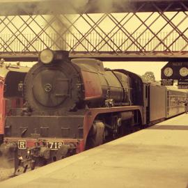 R718, passenger train, Bendigo, Vic, [1960s]