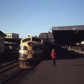 B62, passenger train, Spencers St Station, Melbourne,  May 1981