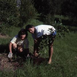 Chris Harvey and Janelle Harvey, outdoor classroom, Shortland Wetlands, NSW, April 1992