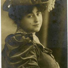 Lola Hawthorne