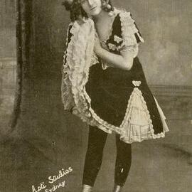 Goldie Collins in petticoat