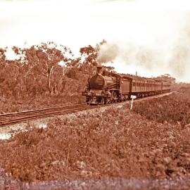 VR D3 Class No. D3-652 on passenger at Baxter Victoria, [1930s]