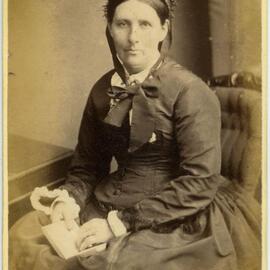 Carte de visite of an unidentified woman.