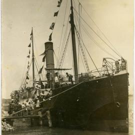 People boarding a ship, likely the SS Minimbah