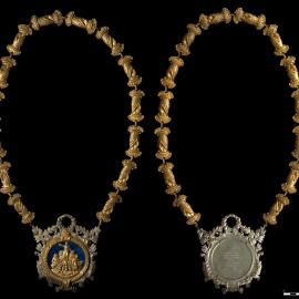 Grand Master's Chain, Grand United Order of Odd Fellows, clasped hands motif