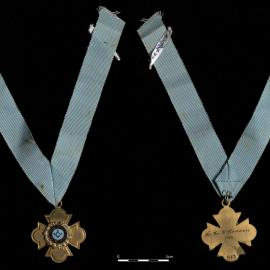 Frank Whiddon Masonic Homes, pendant engraved Wor. Bro. W Rodden, 1986