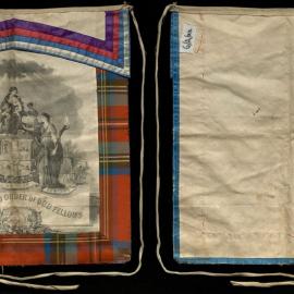 GUOOF apron with tartan trim
