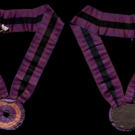 GUOOF, lightweight collar with zigzag pattern and rosette