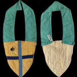 Collar, yellow shield shape panel, with crown