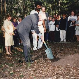 Tree planting Yallarwah Place Currawong Project