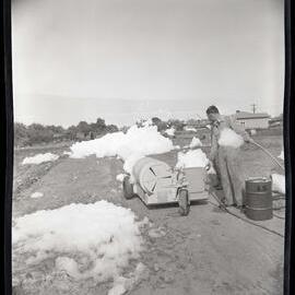 A man with a soap-sud machine, 1963