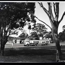 Oak milk truck, Hunter Valley Dairy Co., 1963