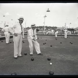 Coal and Allied Bowls Gala at East Cessnock, NSW, men posing, 1963