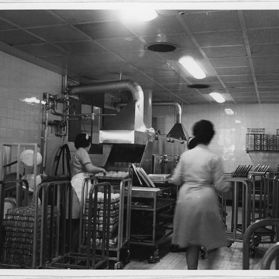 Nurses and hospital staff washing dishes, Royal Newcastle Hospital, Dietary Department, 1960s