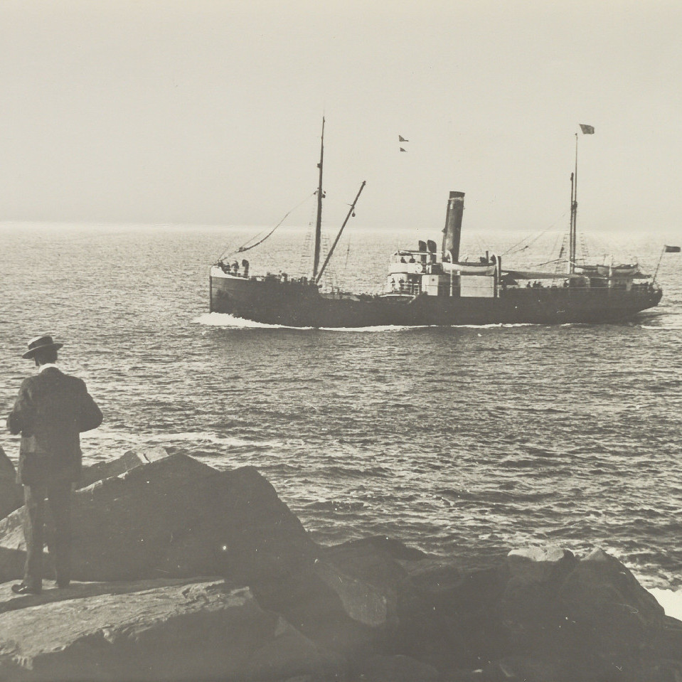 Steamship 'Cavanba' entering Newcastle Harbour