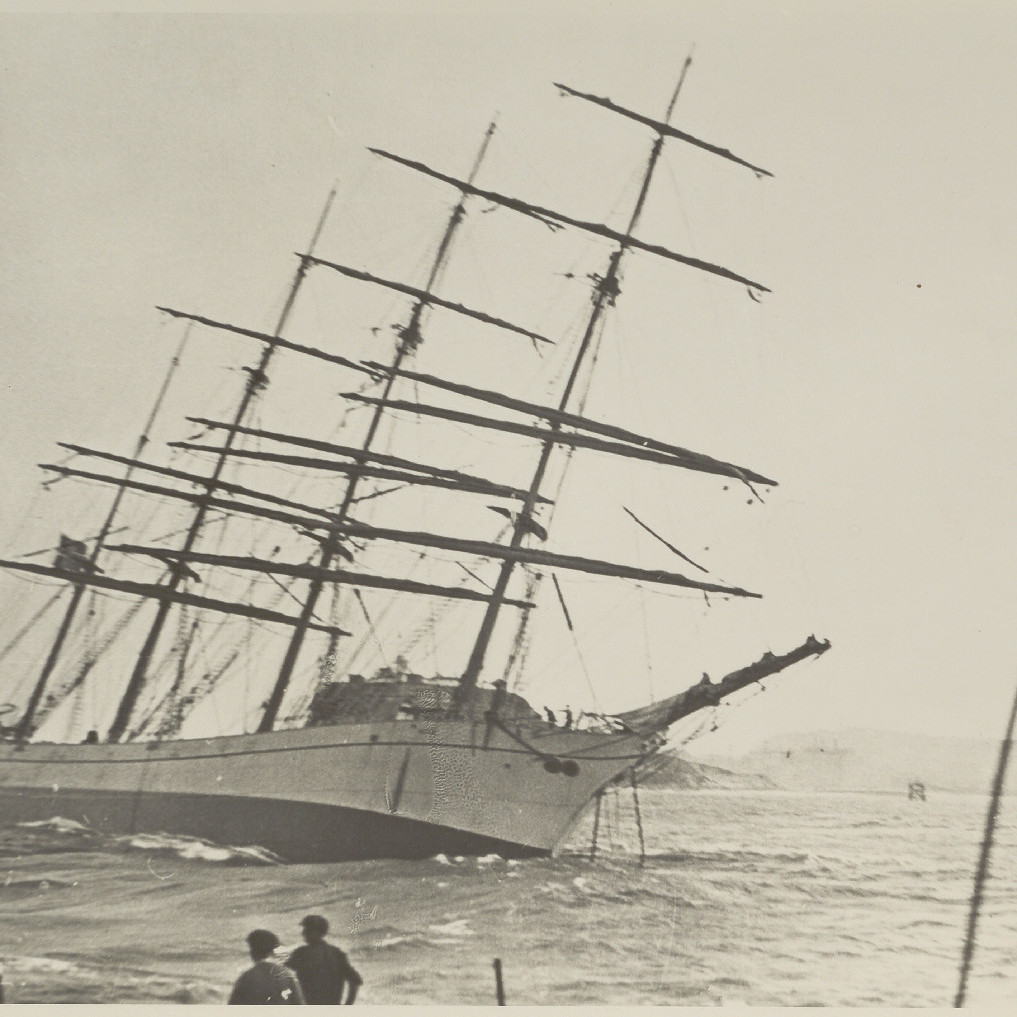 Sailship 'Hero' run aground in Newcastle Harbour