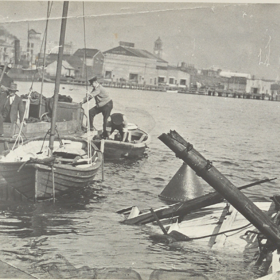 Wreck of Ferry 'Bluebell' in Newcastle Harbour, 11th August 1934