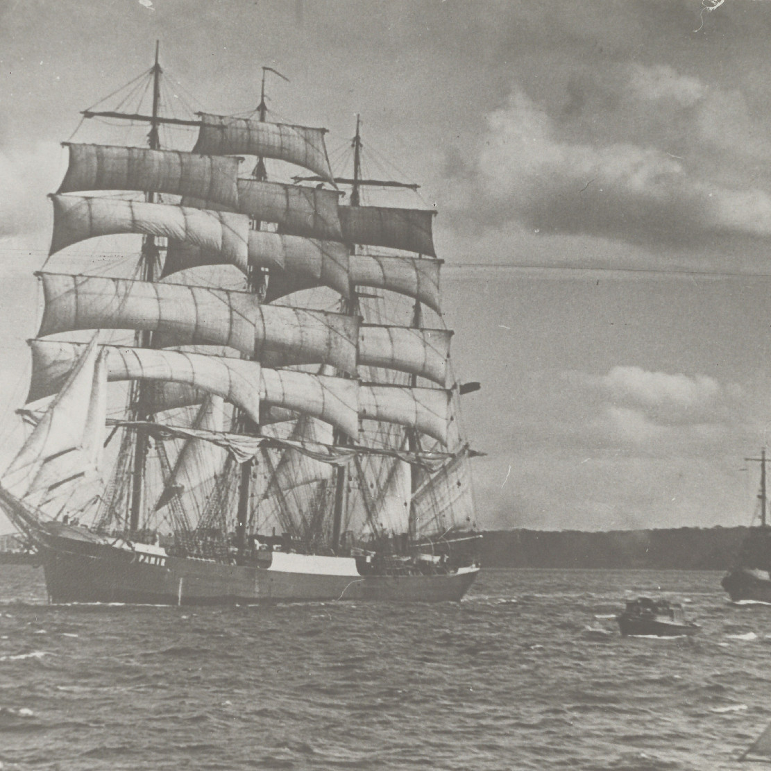 Sailship 'Pamir' off Sydney Harbour, 1947