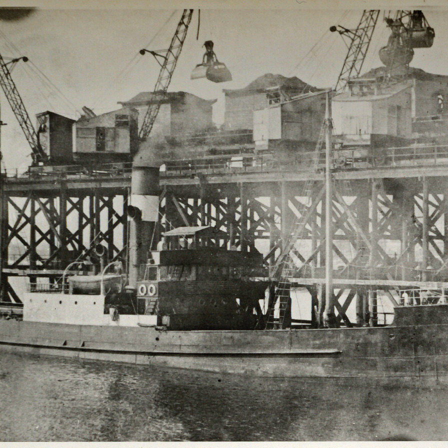 Steamship 'Pelaw Main' at Mortlake Gas Works