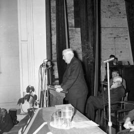 Robert Menzies being met by the Mayor at Maitland Town Hall, NSW, 1961
