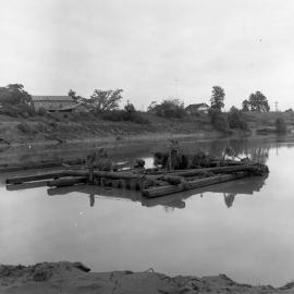 Flooding, old Belmore Bridge, Maitland, NSW