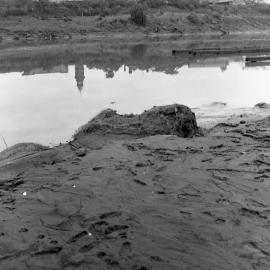 Flooding, construction site for new Belmore Bridge, Maitland, NSW
