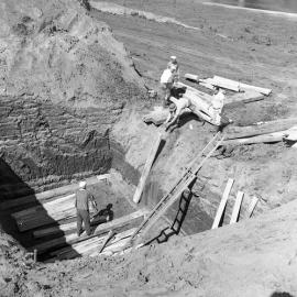 Belmore Bridge, Maitland: Brown's Enterprise Series when the bridge was being built, 1961 - Work on the bridge commences