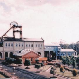 Head frame & lamp room with Under Managers office next to gardens, Richmond Main Colliery, NSW 