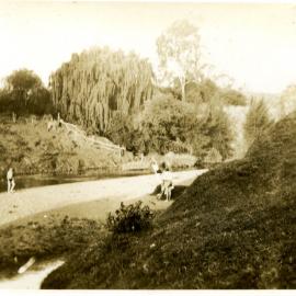 Brown family on Hunter River (Rosebrook?), c. 1940s