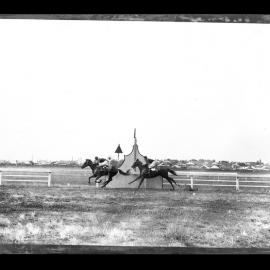 Horse racing [n.d.]