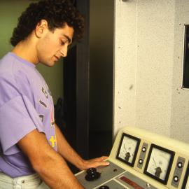 Operating radiography machine