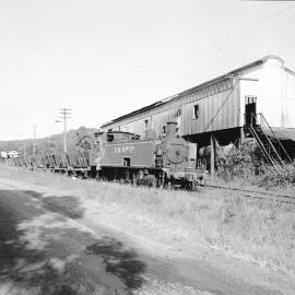 Locomotive 25 in full sidings, Stockrington, May 1985