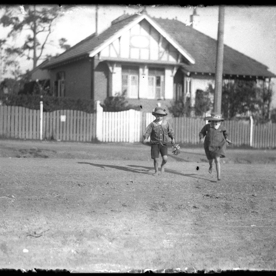 Children playing in street, 143 Alt St, Haberfield (?) c1910s