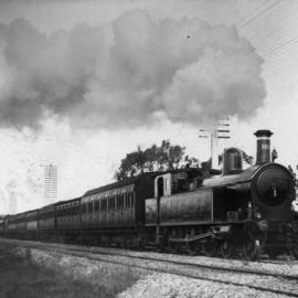 F169 on hauling the 2pm Port Line passenger train passing Croydon on 25 August 1906