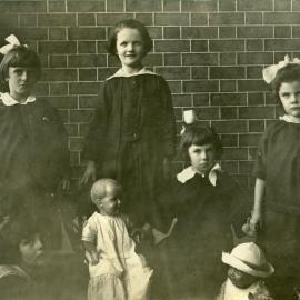 Unidentified group [Marie Therese Moyle], 1912
