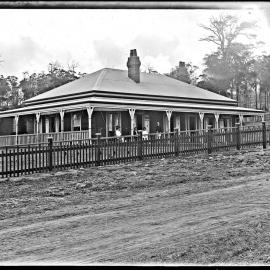 [Hunter P Brett's residence, Russell Road, New Lambton, NSW, 1908]