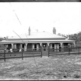 [Hunter P Brett's residence, Russell Road, New Lambton, NSW, 1908]