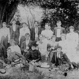 [Allansons' group picnic, Speers Point, NSW, 26 January 1900]