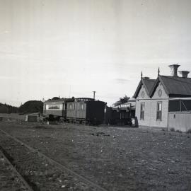 SAR, Brill Railcar & van, Beachport Railway Station S.A, [1950]