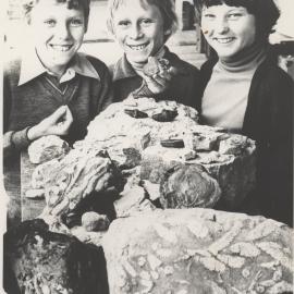 Students with Mulbring fossils, Newcastle, Australia - 7 Aug 1980