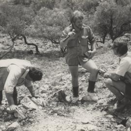Dr. D. Blight of Union Oil, Bernd Lottermoser, Professor I.R. Plimer, North Flinders Ranges field area at Nooldoonooldoona in February 1985.